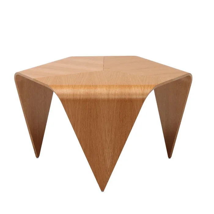 Artek – Trienna Couchtisch, Eiche klar lackiert
