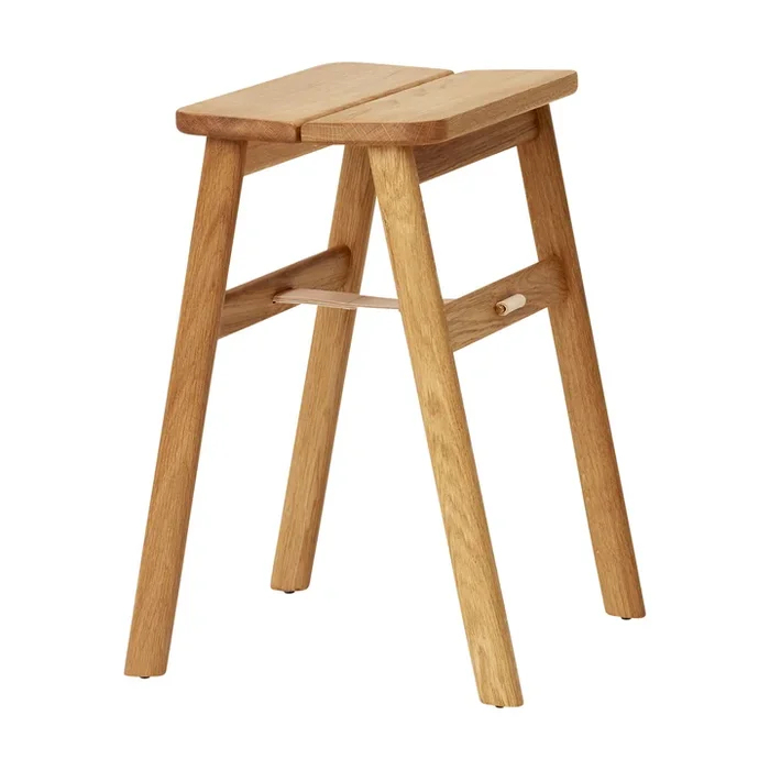 Form & Refine – Angle Hocker