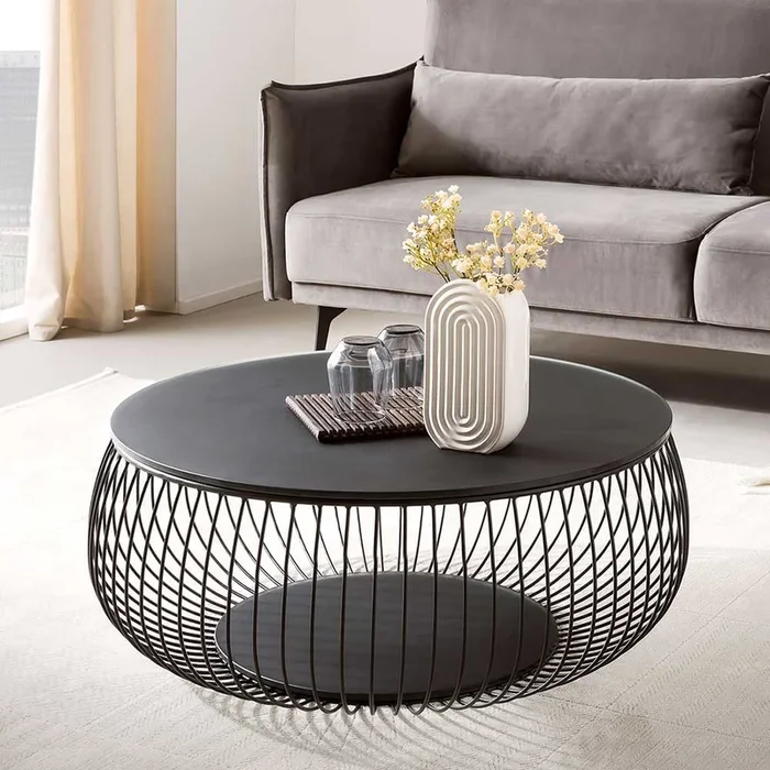 Schwarzer Couchtisch mit lackierter Glasplatte – Snytato